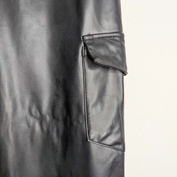 Lovers + Friends Black Vegan Faux Leather Cargo Pants Jogger Utility Size Medium - Picture 6 of 15
